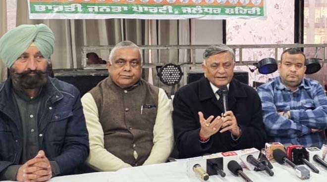 ਆਮ ਆਦਮੀ ਪਾਰਟੀ ਬੀਮਾ ਯੋਜਨਾ ਦੇ ਨਾਂ ’ਤੇ ਪੰਜਾਬ ਦੀ ਜਨਤਾ ਨੂੰ ਕਰ ਰਹੀ ਗੁੰਮਰਾਹ : ਮਨੋਰੰਜਨ ਕਾਲੀਆ