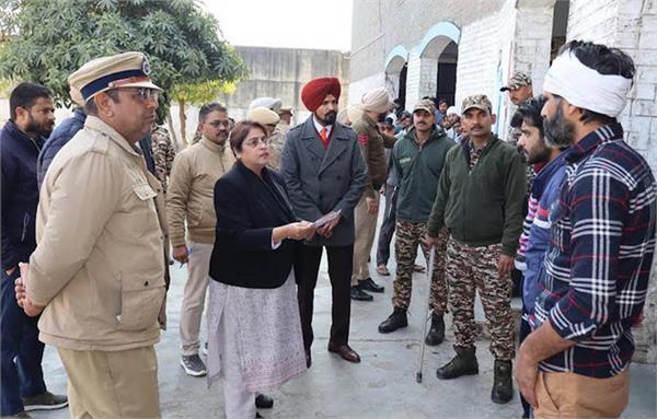 district and sessions judges visited the central jail