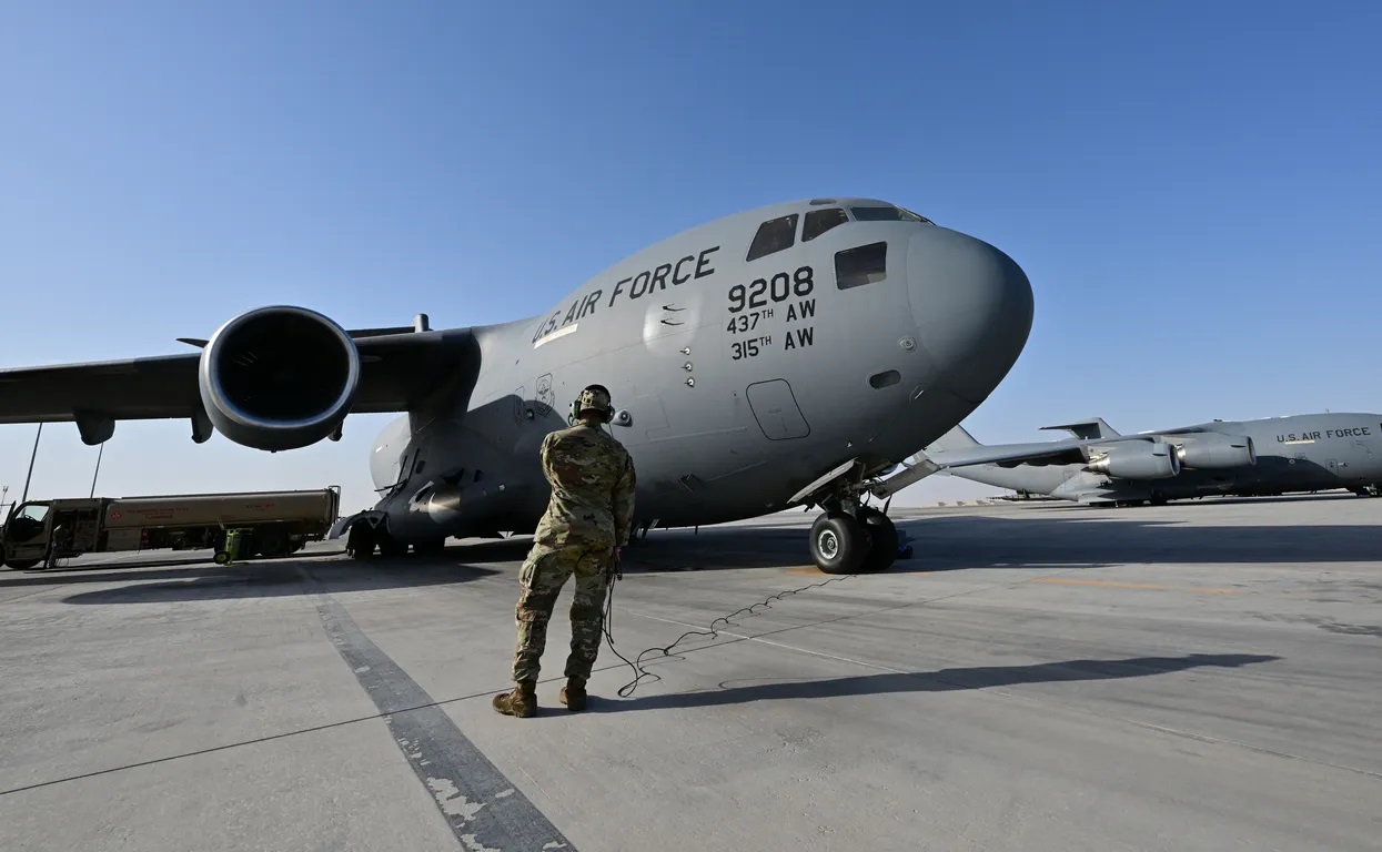 ਕਦੇ ਵੀ ਹੋ ਸਕਦੈ ''ਐਲਾਨ-ਏ-ਜੰਗ'' ! US ਖਾਲੀ ਕਰਨ ਲੱਗਾ ਕਤਰ ਦਾ ਸਭ ਤੋਂ ਵੱਡਾ ਏਅਰਬੇਸ