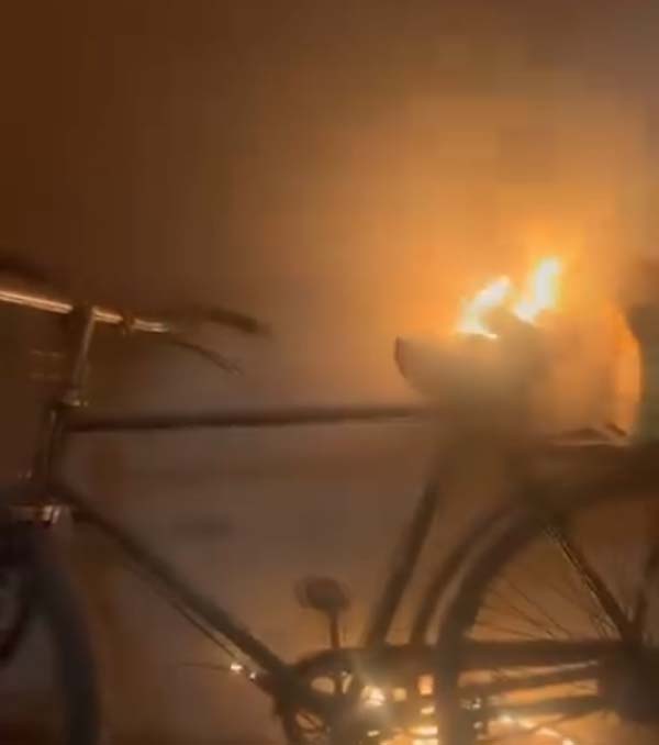 ਫਗਵਾੜਾ ''ਚ ਅੱਧੀ ਰਾਤ ਵੱਡੀ ਵਾਰਦਾਤ!  ਬਦਮਾਸ਼ਾਂ ਨੇ ਘਰ ''ਤੇ ਪੈਟਰੋਲ ਬੰਬ ਨਾਲ ਕੀਤਾ ਹਮਲਾ