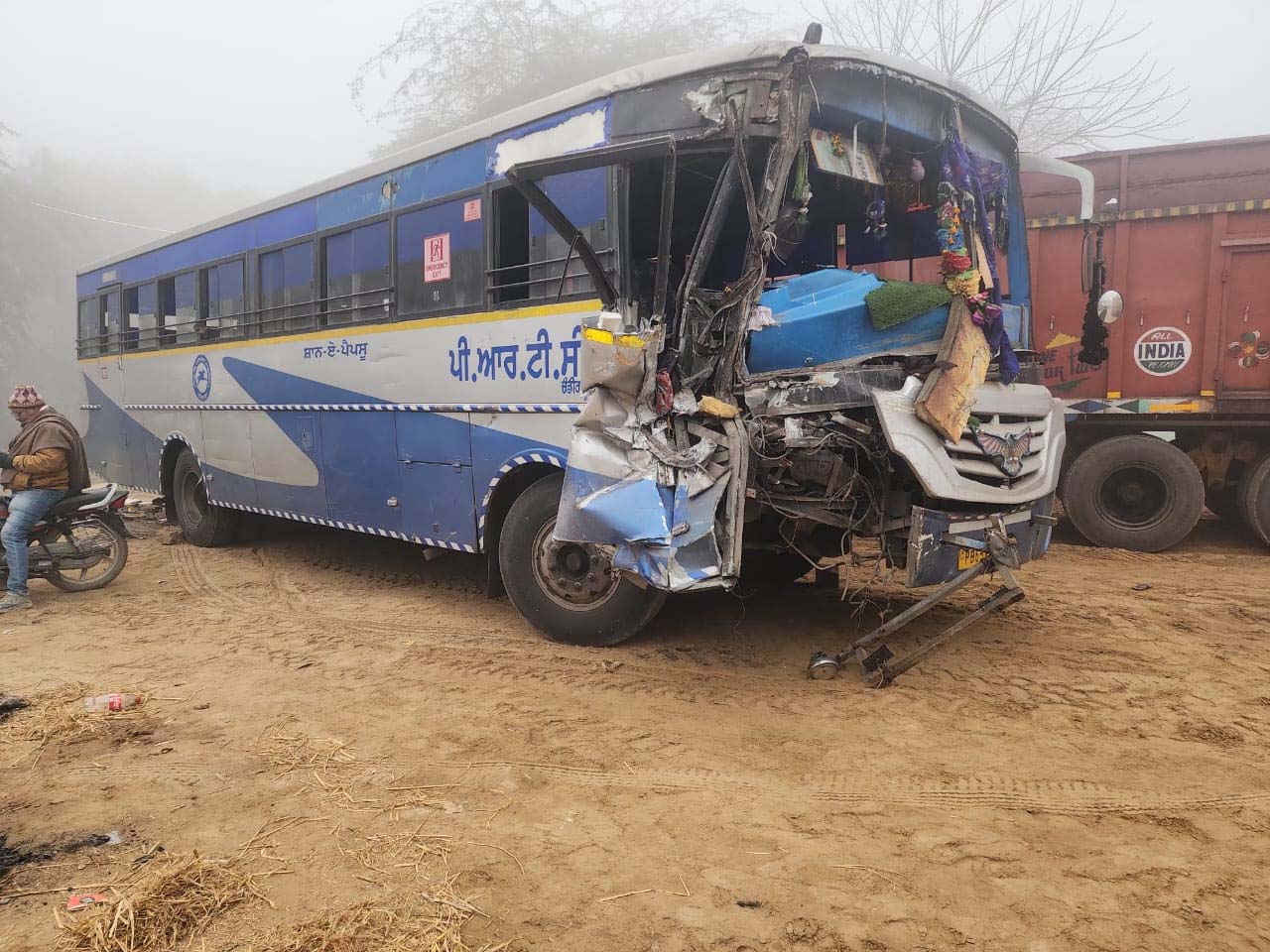 ਪੰਜਾਬ ''ਚ ਵੱਡਾ ਹਾਦਸਾ! PRTC ਬੱਸ ਤੇ ਸਿਲੰਡਰਾਂ ਨਾਲ ਭਰੇ ਟਰੱਕ ਦੀ ਭਿਆਨਕ ਟੱਕਰ, ਪਿਆ ਚੀਕ-ਚਿਹਾੜਾ