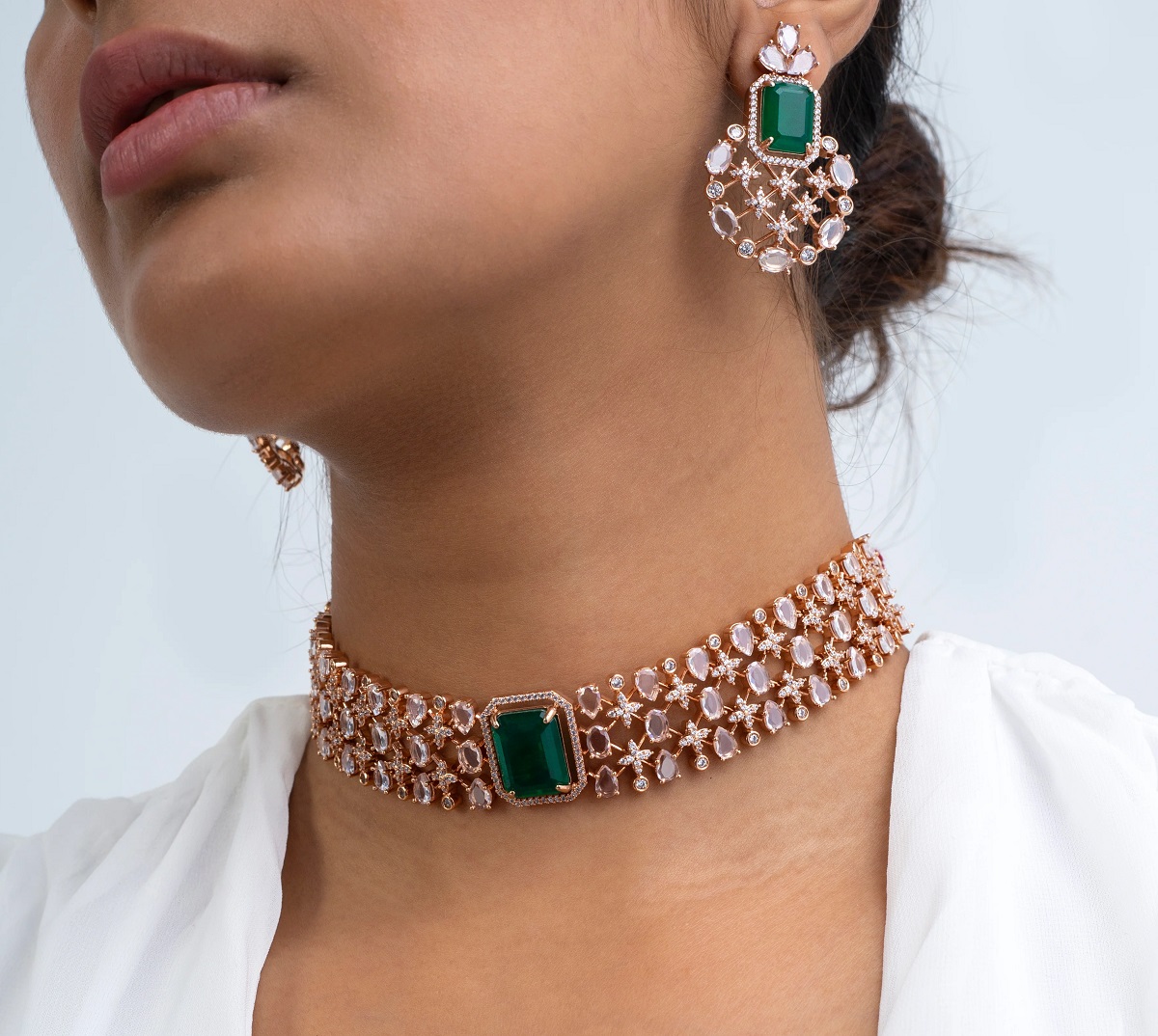 ਔਰਤਾਂ ਦੀ ਖ਼ੂਬਸੂਰਤੀ ਨੂੰ ਚਾਰ ਚੰਨ ਲਾ ਰਹੇ ਹਨ ਚੋਕਰ ਜਿਊਲਰੀ ਸੈੱਟ