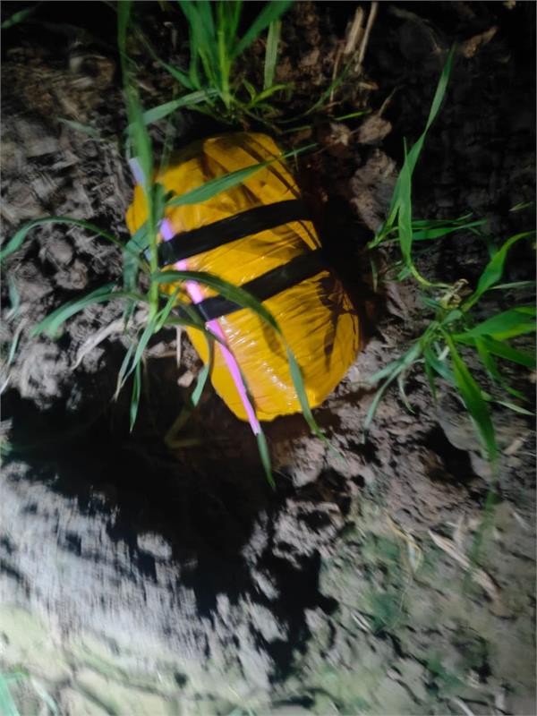 1 kg 130 grams of heroin seized on india pakistan border