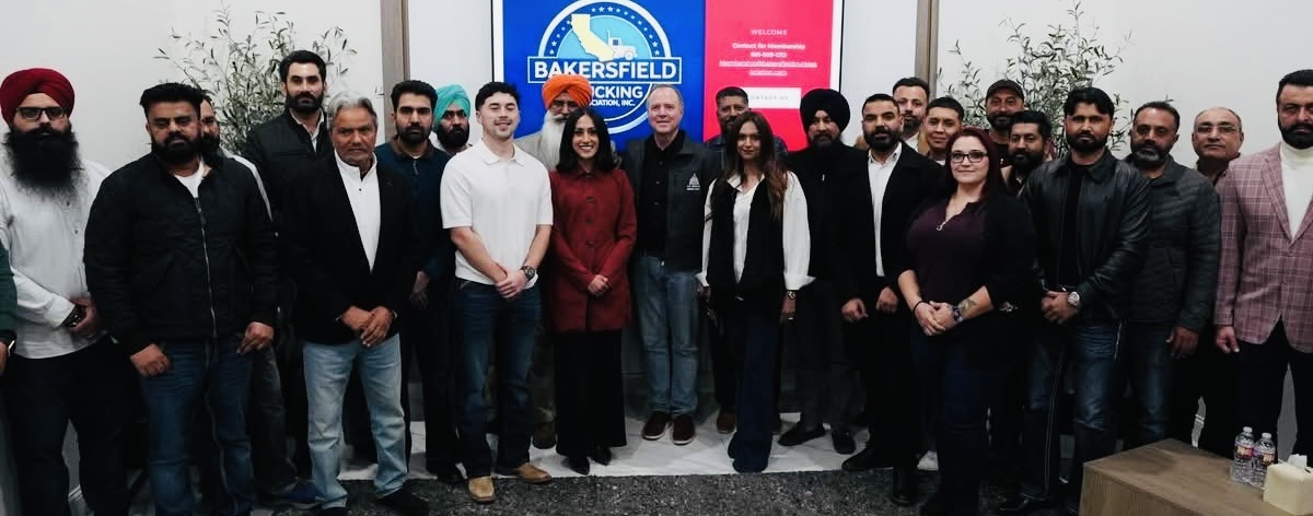 ''ਸਿੱਖ ਡਰਾਈਵਰ ਅਮਰੀਕੀ ਆਰਥਿਕਤਾ ਦੀ ਰੀੜ੍ਹ ਦੀ ਹੱਡੀ...''; ਸਿੱਖ ਟਰੱਕਰਾਂ ਦੇ ਹੱਕ ''ਚ ਨਿੱਤਰੇ ਸੈਨੇਟਰ ਐਡਮ ਸ਼ਿਫ਼