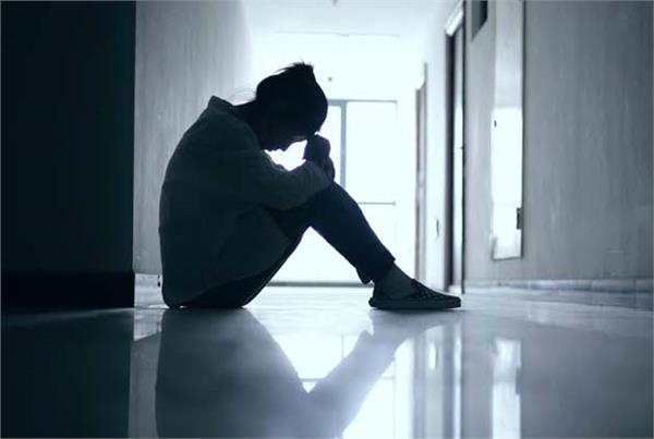 husband and wife cheated woman of rs  2 5 lakh