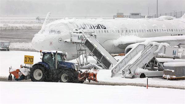 snowfall causes flight