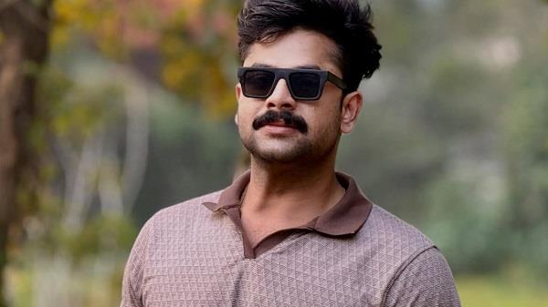 kerala  man injured in tv actor  s car accident dies