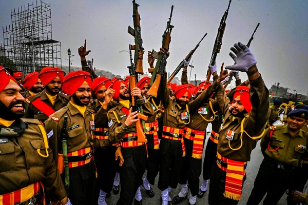 Indian Army ਦੀ ਪੰਜਾਬੀਆਂ ਨੂੰ ਵੱਡੀ ਅਪੀਲ! ਫ਼ੌਜ ''ਚ ਘੱਟ ਰਹੀ ਸਿੱਖਾਂ ਦੀ ਗਿਣਤੀ ਨੂੰ ਲੈ ਕੇ... (ਵੀਡੀਓ)
