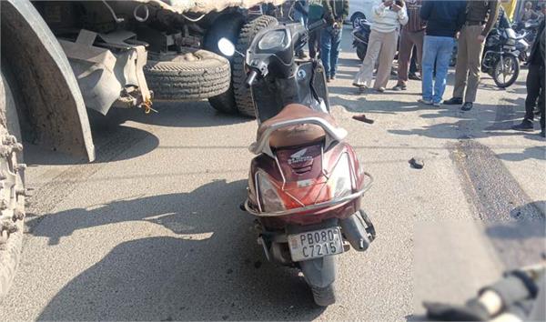 woman dies in collision between activa scooter and garbage truck in jalandhar