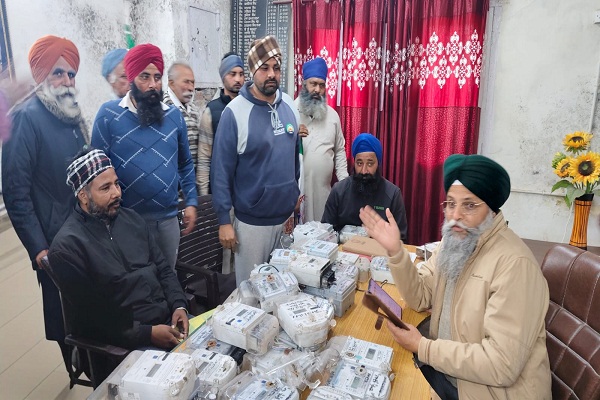 ਪੰਜਾਬ ''ਚ ਬਿਜਲੀ ਮੀਟਰਾਂ ਨੂੰ ਲੈ ਕੇ ਵੱਡਾ ਐਕਸ਼ਨ, ਹਜ਼ਾਰਾਂ ਖ਼ਪਤਕਾਰਾਂ ਨੇ ਘਰਾਂ ''ਚ ਲੱਗੇ...