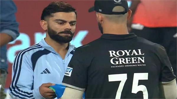 kohli gifts daryl a special jersey