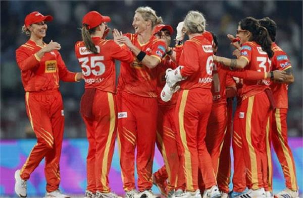 gujarat giants beat delhi capitals by 4 runs