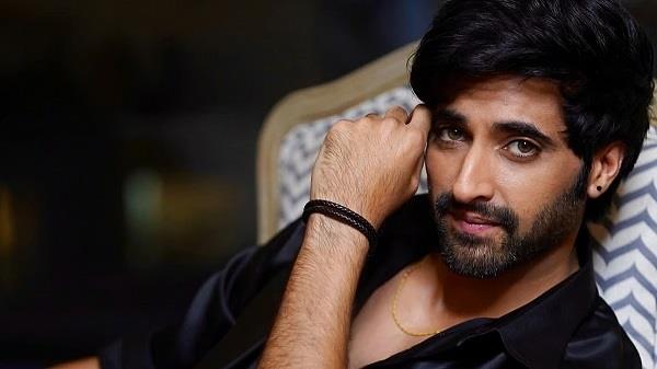 being a part of shah rukh khan  s film   king   is a big deal   akshay oberoi
