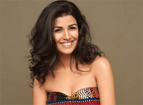 actress nimrat kaur celebrates 10 years of  airlift 