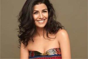 actress nimrat kaur celebrates 10 years of  airlift 