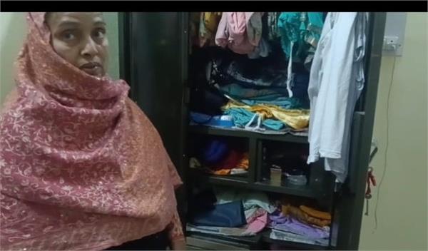 gold ornaments and 40 thousand rupees in cash stolen from house