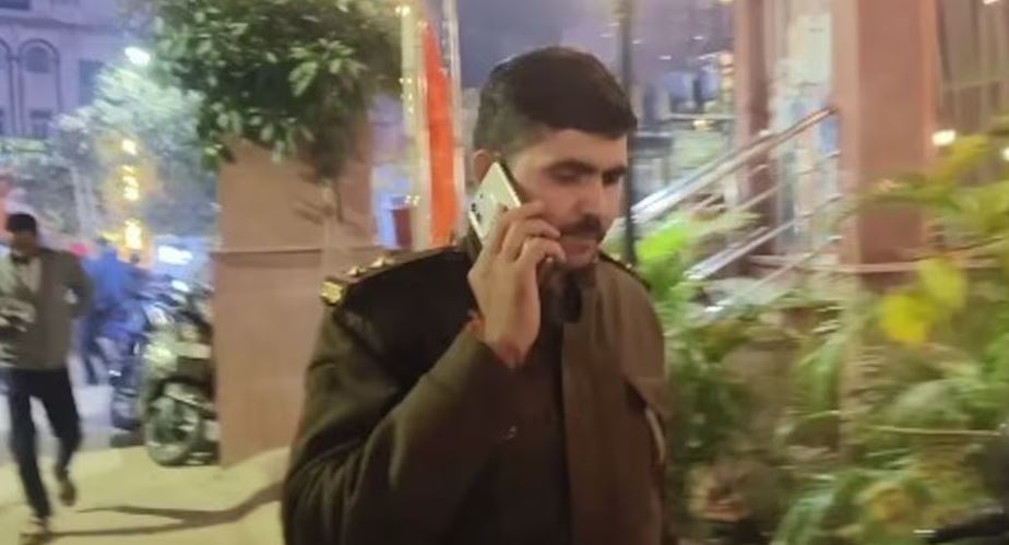 ਭਾਜਪਾ ਕੌਂਸਲਰ ਦੇ ਮੁੰਡੇ ਨੇ ਥਾਣੇਦਾਰ ਦੇ ਜੜ''ਤਾ ਥੱਪੜ ! ਨੋ-ਵਹੀਕਲ ਜ਼ੋਨ ''ਚ ਜਾਣ ਤੋਂ ਰੋਕਣ ''ਤੇ ਭੜਕਿਆ