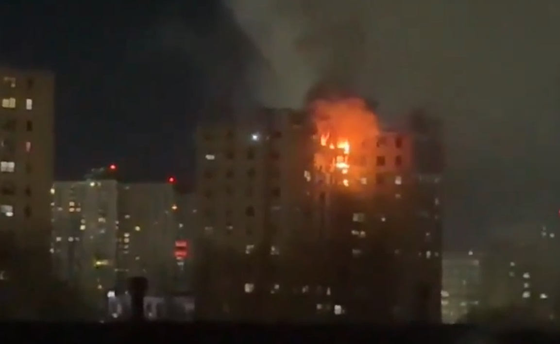 ਨਿਊਯਾਰਕ 'ਚ ਜ਼ਬਰਦਸਤ ਬਲਾਸਟ ! 17 ਮੰਜ਼ਿਲਾ ਬਿਲਡਿੰਗ 'ਚ ਲੱਗੀ ਅੱਗ, ਖਿੜਕੀਆਂ ਤੋਂ ਲਟਕੇ ਲੋਕ