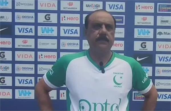 pakistan sacks national hockey team manager anjum saeed