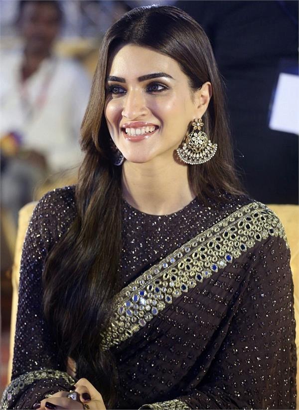 kriti sanon jokes about   load of sweets   after sister nupur  s wedding