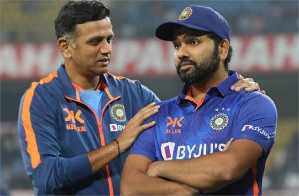 it was very easy to convey the message to the players with rohit  dravid