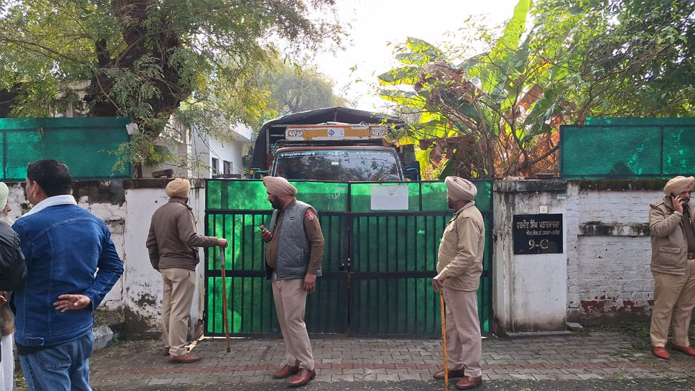 ਪ੍ਰਸ਼ਾਸਨ ਨੇ ਲਿਆ ਵਿਧਾਇਕ ਹਰਮੀਤ ਸਿੰਘ ਪਠਾਣਮਾਜਰਾ ਦੀ ਸਰਕਾਰੀ ਕੋਠੀ ਦਾ ਕਬਜ਼ਾ