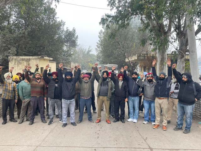 ਮੰਗਾਂ ਨੂੰ ਲੈ ਕੇ ਸਰਕਾਰ ਖਿਲਾਫ ਜੰਮ ਕੇ ਵਰਸੇ ਪੰਜਾਬ ਰੋਡਵੇਜ਼ ਪਨਬਸ/PRTC ਕੰਟਰੈਕਟ ਵਰਕਰਜ਼