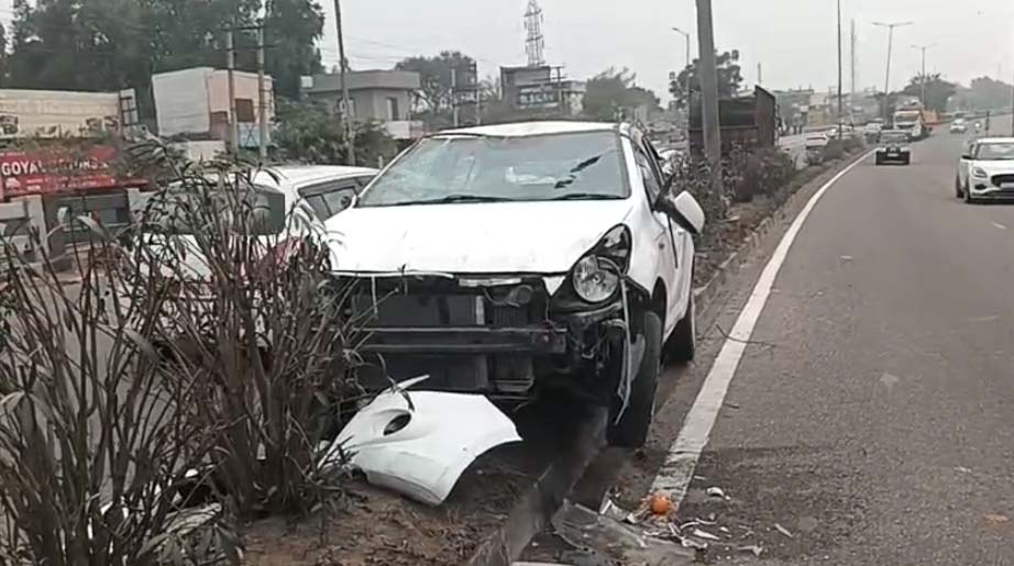 ਜਲੰਧਰ-ਅੰਮ੍ਰਿਤਸਰ NH 'ਤੇ ਵੱਡਾ ਹਾਦਸਾ! ਟਰੱਕ ਨੇ ਕਾਰ ਨੂੰ ਮਾਰੀ ਟੱਕਰ, ਕਾਰ ਦੇ ਉੱਡੇ ਪਰਖੱਚੇ