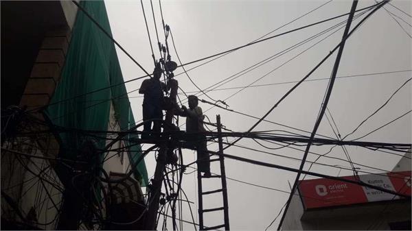 rain and powercom  s electricity  jammed  6500 complaints of malfunction