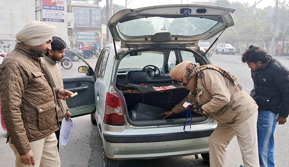 ਅੰਮ੍ਰਿਤਸਰ ''ਚ ਚੱਪੇ-ਚੱਪੇ ''ਤੇ ਲੱਗ ਗਈ ਪੁਲਸ, ਪੂਰੇ ਸ਼ਹਿਰ ਵਿਚ ਲੱਗ ਗਏ ਨਾਕੇ