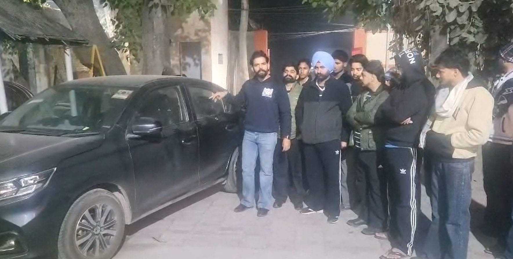 ਅਜਨਾਲਾ: ਐਡਵੋਕੇਟ ਸੁਨੀਲ ਪਾਲ ਤੇ ਦੇਰ ਰਾਤ ਸ਼ਰੇਆਮ ਫਾਇਰਿੰਗ, ਪੁਲਸ ਜਾਂਚ ''ਚ ਜੁਟੀ