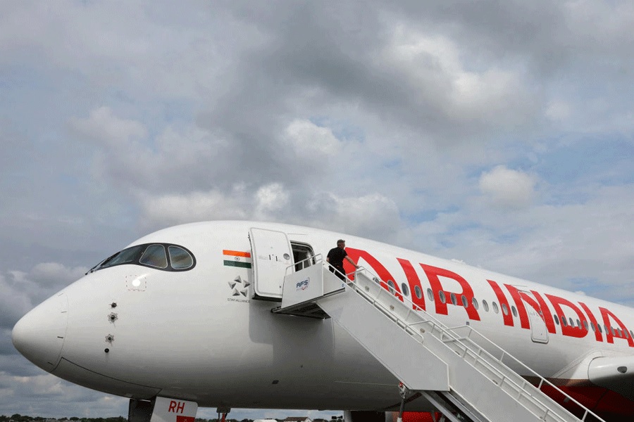 Canada ''ਚ ਉਡਾਣ ਤੋਂ ਐਨ ਪਹਿਲਾਂ ਟੱਲੀ ਹੋ ਗਿਆ ਏਅਰ ਇੰਡੀਆ ਦਾ ਪਾਇਲਟ! ਫੇਰ ਜੋ ਹੋਇਆ...