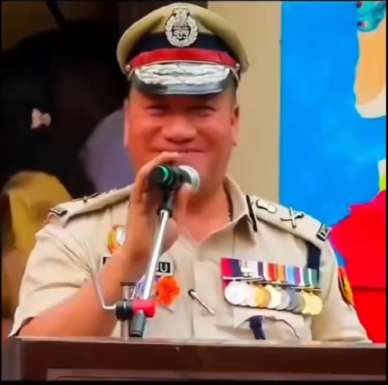 'ਤੁਸੀਂ ਇੰਡੀਅਨ ਨਹੀਂ...', IPS ਨੇ ਗੋਰਿਆਂ ਦੀ ਕਰ 'ਤੀ ਬੋਲਤੀ ਬੰਦ, ਦਿੱਤਾ ਕਰਾਰਾ ਜਵਾਬ