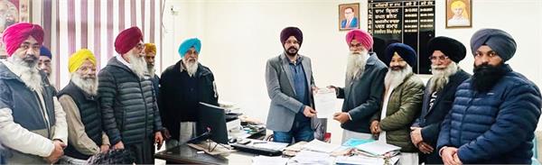 akali dal waris punjab de submits memorandum to dc against anti language policy