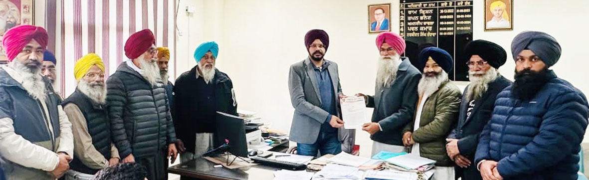 ਕੇਂਦਰੀ ਵਿਭਾਗਾਂ ਦੀ ਭਾਸ਼ਾ ਵਿਰੋਧੀ ਨੀਤੀ ਖ਼ਿਲਾਫ਼ ‘ਅਕਾਲੀ ਦਲ ਵਾਰਿਸ ਪੰਜਾਬ ਦੇ’ ਨੇ DC ਨੂੰ ਸੌਂਪਿਆ ਮੰਗ ਪੱਤਰ