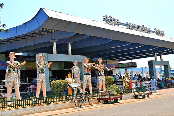 ਰੇਲਵੇ ਸਟੇਸ਼ਨ ਦੀ ਨਵੀਂ ਇਮਾਰਤ ’ਚ ਅਣਰਾਖਵੀਆਂ ਟਿਕਟਾਂ ਲਈ 4 ਕਾਊਂਟਰ ਖੁੱਲ੍ਹੇ