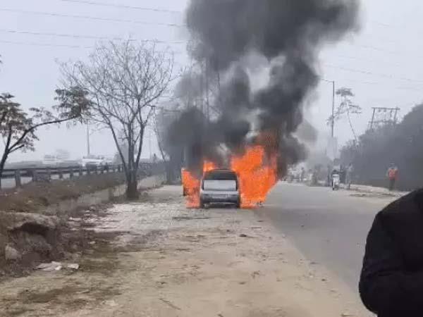 car catches fire on jalandhar amritsar highway  completely destroyed