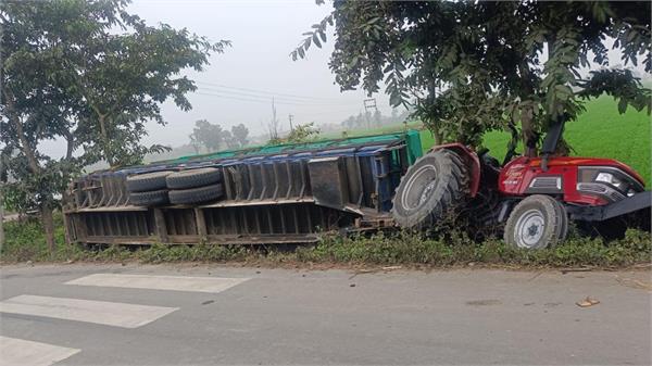 trolley full of sugarcane overturned on the road