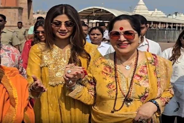 shilpa shetty visited lord jagannath with her mother on makar sankranti