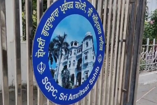 ਪਾਵਨ ਸਰੂਪਾਂ ਦੇ ਮਾਮਲੇ ''ਚ SGPC ਦਫ਼ਤਰ ਪੁੱਜੀ ਸਿੱਟ, ਚੰਡੀਗੜ੍ਹ ਦਫ਼ਤਰ ਵੀ ਪੁੱਜ ਰਹੇ ਅਧਿਕਾਰੀ
