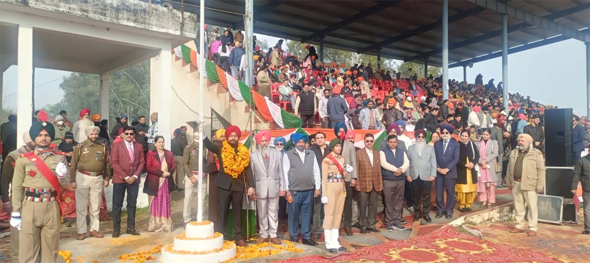 ਟਾਂਡਾ ''ਚ ਦੇਸ਼ ਭਗਤੀ ਦੇ ਜਜ਼ਬੇ ਨਾਲ ਮਨਾਇਆ ਗਿਆ ਗਣਤੰਤਰ ਦਿਵਸ