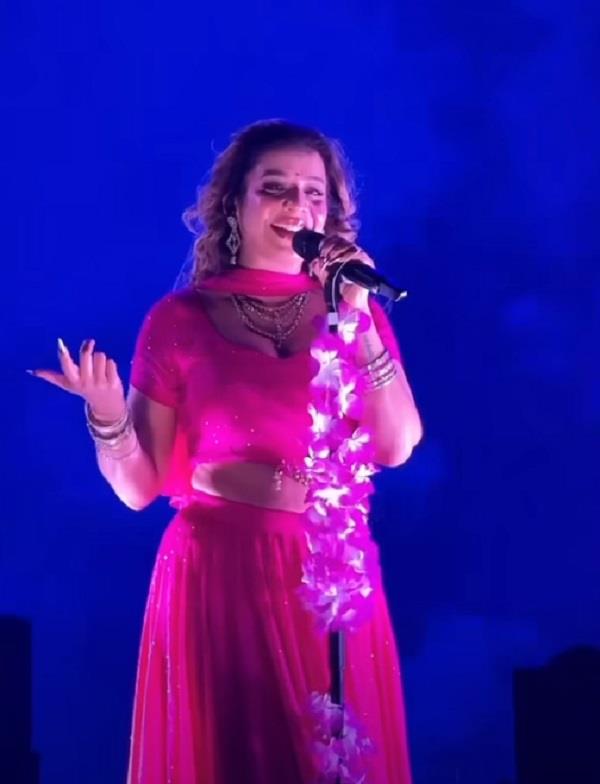 jasmine sandlas i am the most alive when i m on stage