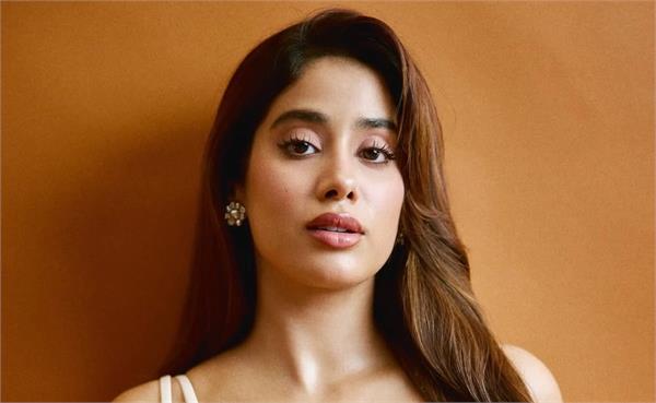 janhvi kapoor becomes a fan of varun dhawan  s   border 2   performance