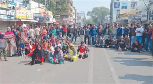 shops closed in bhilwara in protest against encroachment