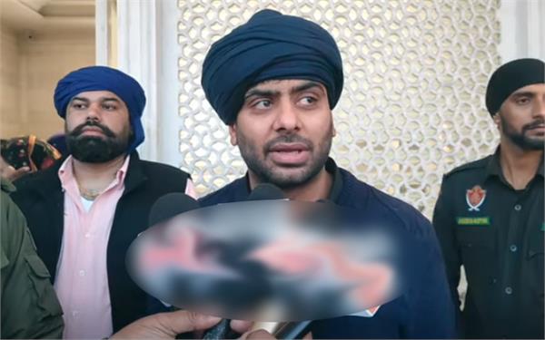 mankirat aulakh visits sri darbar sahib