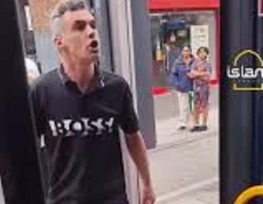 ਆਇਰਲੈਂਡ ''ਚ ਸ਼ਰਮਨਾਕ ਘਟਨਾ! ਧਰਮ ਨੂੰ ਲੈ ਕੇ ਯਾਤਰੀ ਨੇ ਡਰਾਈਵਰ ਦੇ ਥੁੱਕਿਆ, ਵੀਡੀਓ ਵਾਇਰਲ