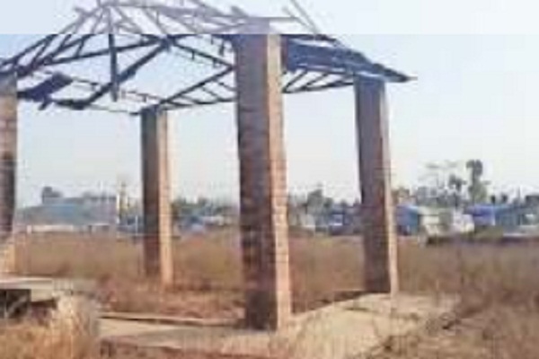 ਦਿਲ ਝੰਜੋੜਨ ਵਾਲੀ ਘਟਨਾ, ਪਿੰਡ ਦੇ ਸ਼ਮਸਾਨਘਾਟ ''ਚ ਸਸਕਾਰ ਲਈ ਨਹੀਂ ਮਿਲੀ ਥਾਂ