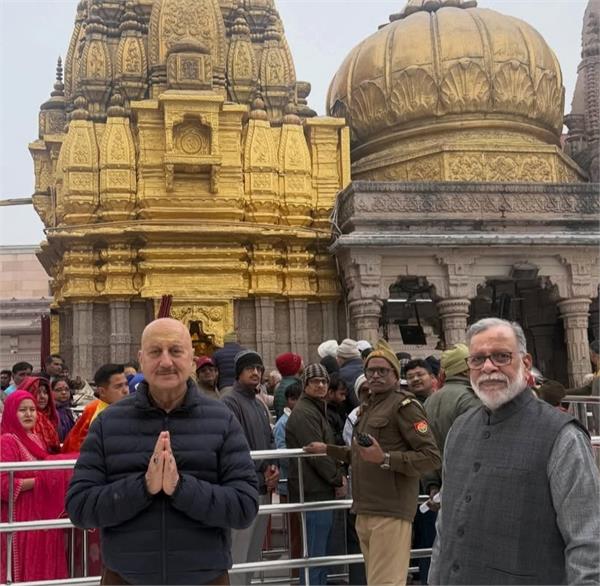 bollywood actor anupam kher reaches varanasi