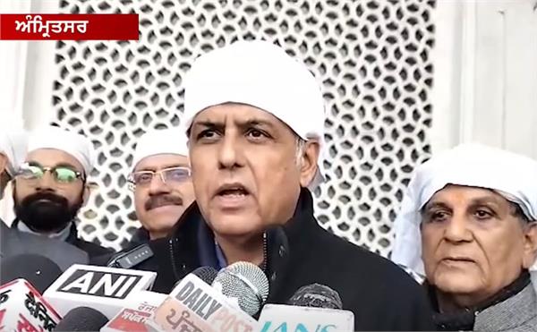 mp manish tewari visits sri harmandir sahib