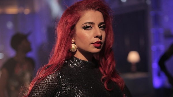 ਸ੍ਰੀ ਦਰਬਾਰ ਸਾਹਿਬ ਨਤਮਸਤਕ ਹੋਈ ਪੰਜਾਬੀ ਗਾਇਕਾ ਜੈਸਮੀਨ ਸੈਂਡਲਸ